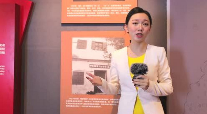 雕像旁展板介绍