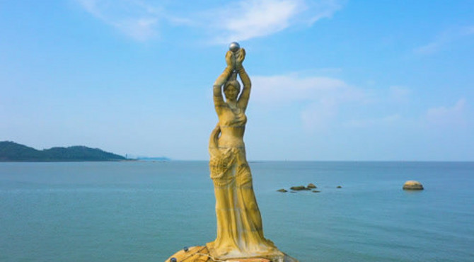 渔女是珠海地标建筑，高8.7米，重量10吨，成为珠海市的象征