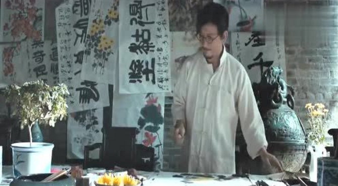 看这满墙的字画，说明这位画虎大师不止老虎画的好，字写的也不错