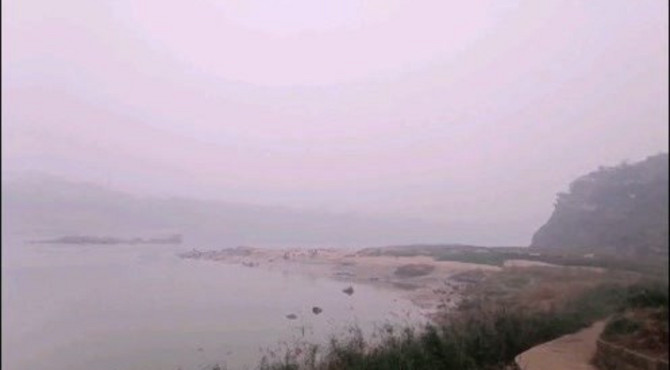 又是雨又是雾的嘉陵江