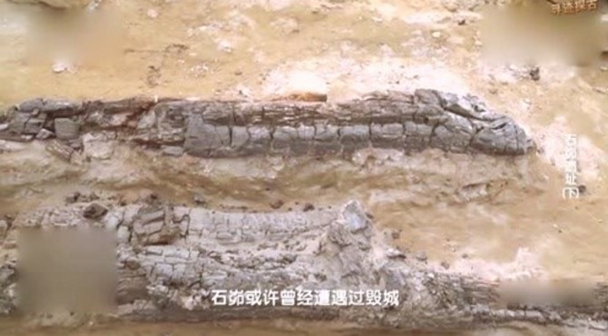 历史考古：石峁遗址从草原变成沙漠，有火烧痕迹，3800年前到底发生什么