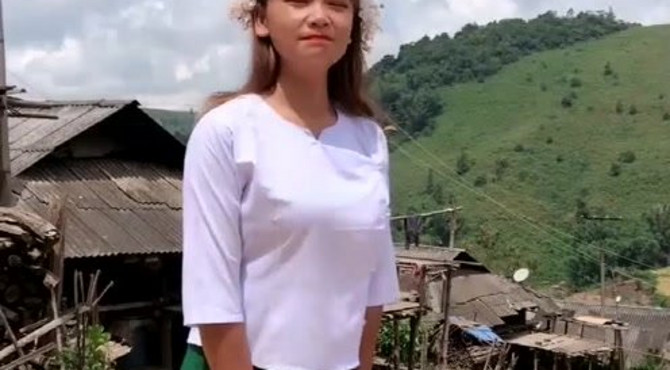 缅甸美女，当地美女介绍大山里面的农村，看上去环境还真不错！