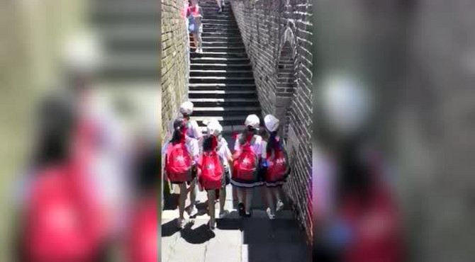 慕田峪长城唱响天心校歌