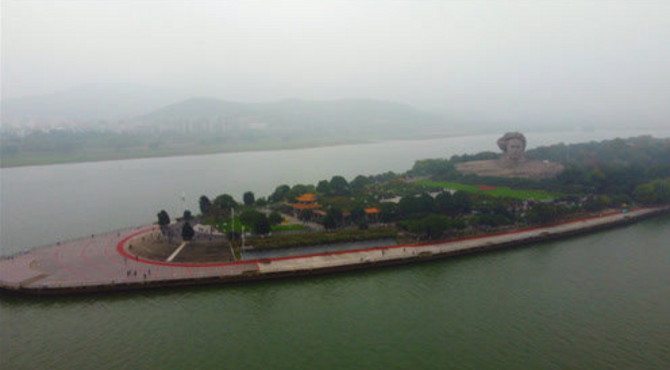 顶风冒雨航拍橘子洲头景区