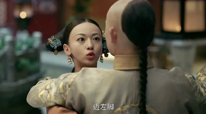 延禧攻略：璎珞与皇上跳舞太甜蜜了，不料皇上吃醋：内个洋人抱你了？