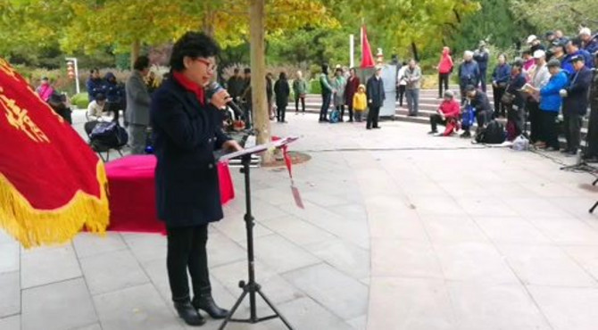 北京健康之声合唱团在马甸公园演唱《化蝶》 指挥：李永康   朗诵 ：闫澜影