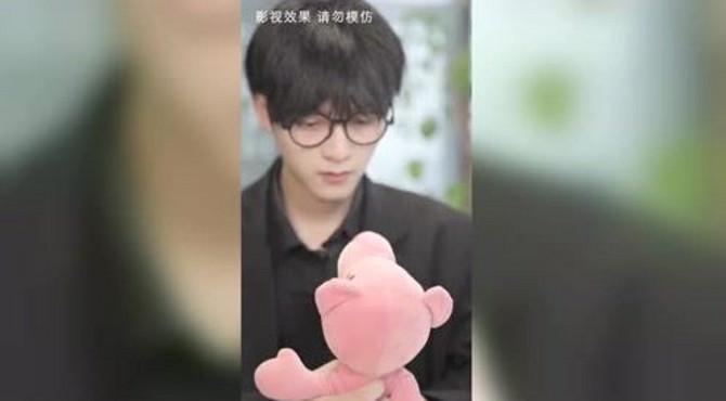 快穿少女：曾经胆小的少董接触了她，便默默留心她【上】。