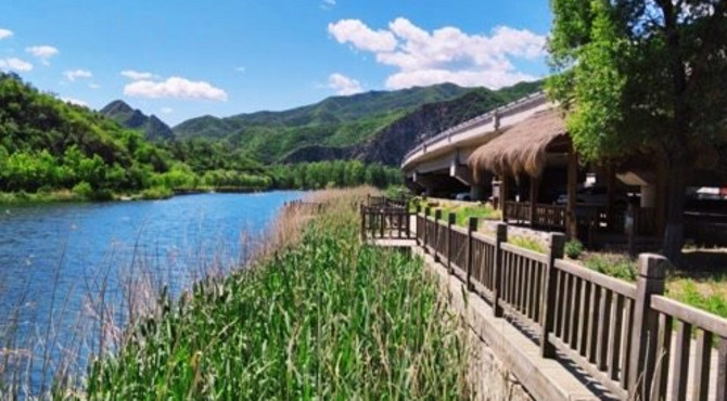 自驾京郊，怀柔喇叭沟门这个水岸太美了，面积大，人少还免费