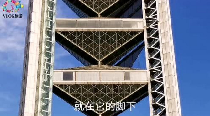 北京奥林匹克公园，玲珑塔雄伟建筑，在晚上更加绚丽多彩！