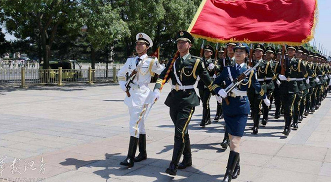 外国网友：中国军队纪律严明！俄罗斯阅兵，中国军人齐唱喀秋莎！