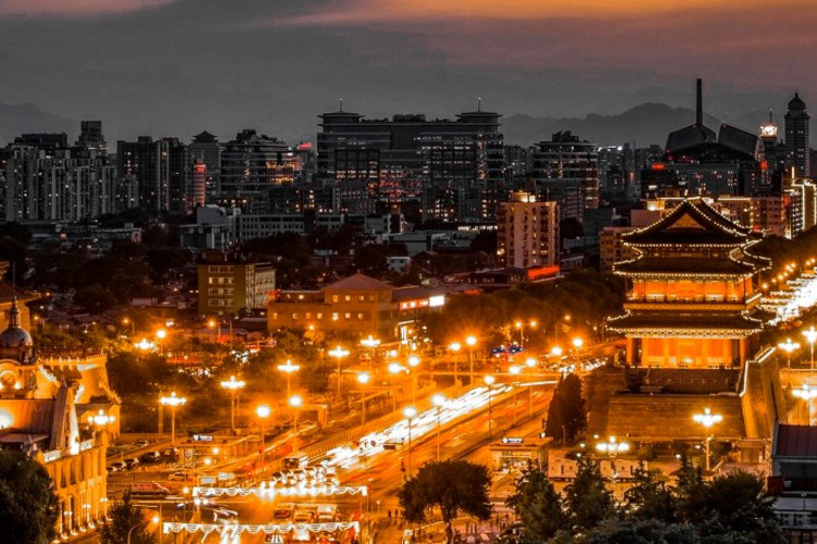 【夜徒中轴线10KM】丨探寻世界遗产的深层韵味，每一步都踏响历史的回音，古今文化在夜色中交融！