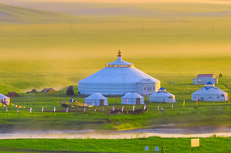 【遇见乌兰布统·草原摄影4日】越野穿越乌兰布统核心区+塞罕坝林海+公主湖+影视基地+甘丹驼城+鄂温克驯鹿园+承德集散+12人精品团+2-12人私家团
