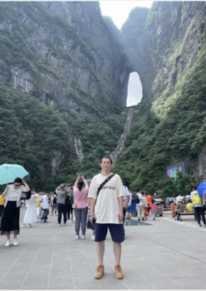 小新：人生是座山，再苦再难也给翻。