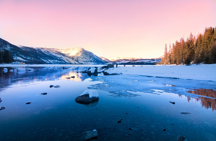 【绝色新疆-冰雪阿勒泰8日】禾木+喀纳斯+赛里木湖+安集海大峡谷+世界魔鬼城+三湾徒步+观鱼台+无人机航拍+将军山滑雪+环湖自驾+入住景区+2-6人小包团&6人小团