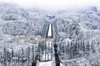 【南方雪国·地道神农4日】宜昌+神农坛+神农顶+木鱼镇+国际滑雪场+官门山+天生桥+宜昌解散+感受冬季神农架银装素裹的仙境画卷+4天3晚+8人精品团+2-8人私家团