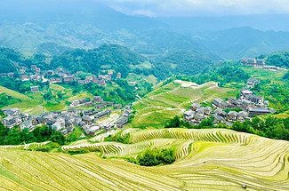 【遇山河·桂林龙脊阳朔4日】桂林+龙脊梯田体验民族服饰+芦笛岩+漓江竹筏打卡20元人民币+千龙岭+遇龙河双人竹筏+象鼻山休闲4天3晚1人可发