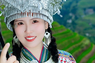 【遇山河·桂林龙脊阳朔4日】桂林+龙脊梯田体验民族服饰+芦笛岩+漓江竹筏打卡20元人民币+千龙岭+遇龙河双人竹筏+象鼻山休闲4天3晚1人可发