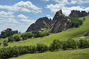 【行走内蒙·大青山-美林谷徒步2日】深入探索夏日避暑胜地大青山+探访著名的“大裂谷+探秘原始森林氧吧+美林谷休闲徒步+38人舒适团！