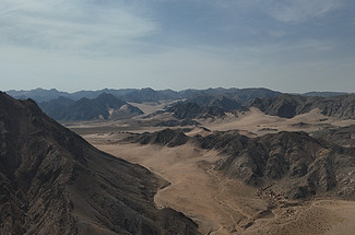 【蒙中环线·渡阴山5日】穿越古今史诗之旅丨重走昭君出塞路丨硬派越野车穿越+鸡鹿塞+内蒙黑独山+红峡谷+库布齐沙漠千岛湖+草原阿那亚涝利海+敕勒川草原+美岱召+昭君博物院+独家38人舒适团