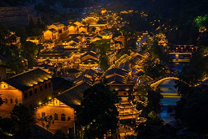 【初见江西·婺源度假4日】5钻酒店+入住望仙谷景区丨婺源篁岭晒秋+石城晨雾红枫+婺女洲+瑶里古镇+赏古徽州秋色+深度沉浸度假私家团