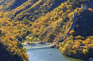 【北京一周一山·黄花城水长城】一半山川湖海，一半古韵秋色丨黄花城水长城的秋日私语：长城入水，层林尽染~