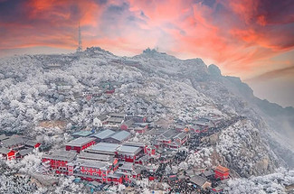 【夜爬泰山2日】难度可选丨夜爬东岳泰山+看日出观云海+闲游泉城济南