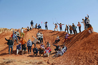 【行走内蒙·火山戈壁徒步3日】10KM乌兰哈达火山草原徒步+12KM大红山丹霞戈壁徒步+二连浩特中蒙国门+草原阿那亚涝利海8KM环湖徒步+38人舒适团