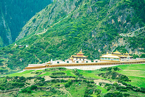 【甘南陇南·大环线8日】天水+麦积山石窟+官鹅沟+江迭公路+达日观景台+扎尕那仙女滩+扎尕那晨曦+莲宝叶则+若尔盖草原+花湖湿地+九曲黄河+郎木寺+格尔底寺+纳摩大峡谷+桑科草原+拉卜楞寺+娘玛寺+阿万仓湿地+篝火晚会+2-8人小包团