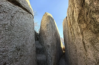 【北京一周一山·碓臼石一线天】探秘延庆碓臼石，打卡三十余处一线天群‌丨穿越亿年地质裂缝，挑战狭窄裂缝，体验光影魔术‌~