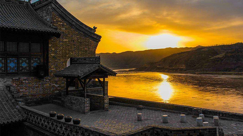 【晋陕秘境5日】库布齐沙漠+镇北台+红石峡+靖边波浪谷+雨岔大峡谷+碛口古镇+黄河壁画+李家山+西湾村+芦芽山+万年冰洞+户外休闲游+38人舒适团！