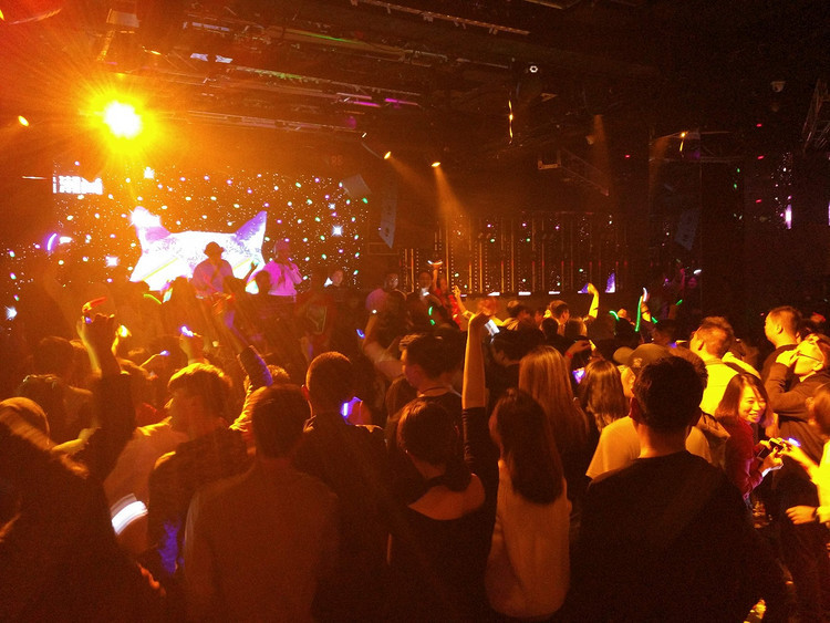 12.24包场北京最大的酒吧工体vics club 狂欢平安夜