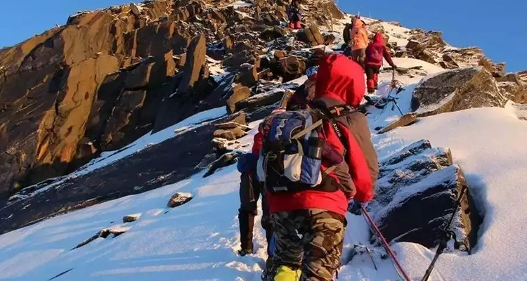 【勇攀高峰】五千米入门级雪山·四姑娘山二峰穿越·大海子露营·四川6日游！