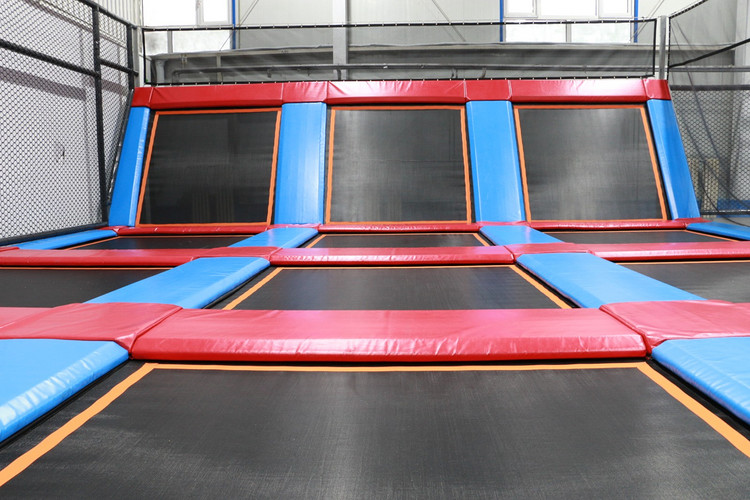 蹦床&攀岩|火爆抖音-风靡全球蹦床攀岩活动-4000平米顺义最大腊园