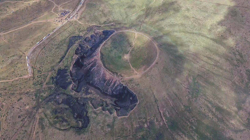 【辉腾锡勒·火山草原2日】8人小团丨乌兰察布+乌兰哈达火山草原+辉腾锡勒黄花沟+住草原蒙古包+赠送宇航服拍照+民族表演+篝火晚会