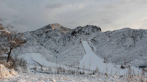 【八达岭滑雪】晚出发·天天发团·免费教学·滑雪1日游！