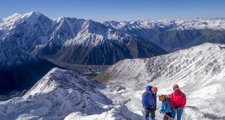 【行走川西·贡嘎大环线+冰川8日】贡嘎雪山+勒多曼因冰川+冷嘎措+泉华滩+日达蛮垭口+子梅垭口8日徒步｜朝圣“蜀山之王”，探索贡嘎千面！