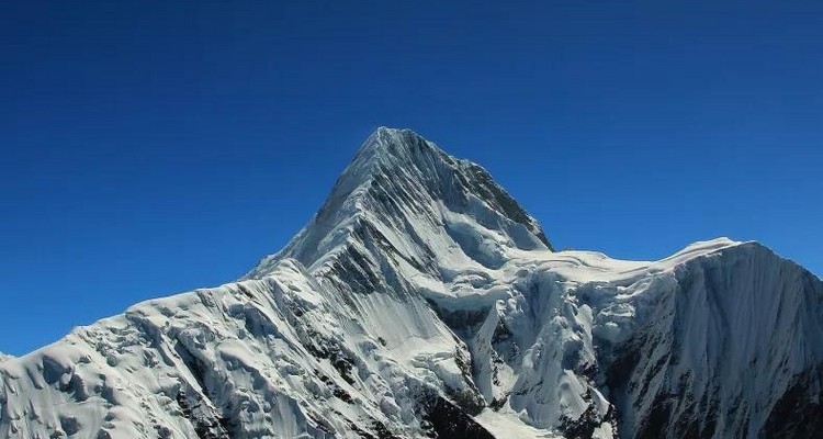 【行走川西·贡嘎大环线+冰川8日】贡嘎雪山+勒多曼因冰川+冷嘎措+泉华滩+日达蛮垭口+子梅垭口8日徒步｜朝圣“蜀山之王”，探索贡嘎千面！