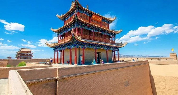 【西北·西北奇遇记8日】西宁+门源油菜花+祁连山草原+张掖七彩丹霞+嘉峪关+茶卡盐湖+黑马河+鸣沙山月牙泉+大柴旦翡翠湖+莫高窟+数字电影+莫高学堂+敦煌主题讲座+古法泥坯画+古法采盐+青海湖骑行+藏民家访+祁连星空木屋+28人品质亲子团
