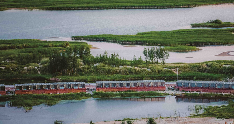 【美林谷·玉龙沙湖轻奢2日】住沙漠集装箱酒店+享沙漠温泉+徒步勃隆克沙漠+赏秋色美林谷+沙漠畅玩！