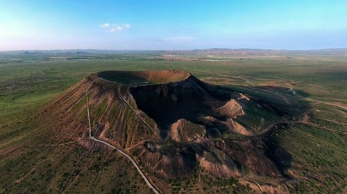 【火山草原露营2日】星空露营+见月升日落+打卡网红火山+看烟花绚烂+篝火晚会+自助BBQ+28人精品小队火山星空露营两天一夜