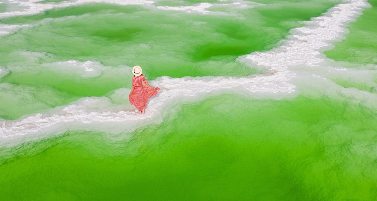 【梦幻西北房车历险记7日】 西宁+青海湖+茶卡盐湖+大柴旦翡翠湖+石油小镇+鸣沙山月牙泉+莫高窟+敦煌画院+大地之子+嘉峪关+张掖七彩镇7日游