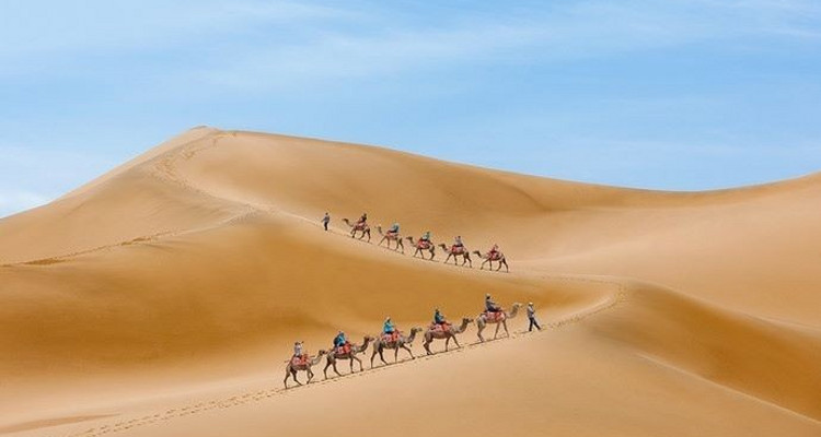 【遇见西北 · 甘青大环线10日】兰州+青海湖骑行+茶卡盐湖+察尔汗盐湖+可可西里+索南达杰保护站+U型公路+东台吉乃尔湖+水上雅丹+西台吉乃尔湖+恶魔之眼+茫崖翡翠湖+远观俄博梁黑独山+鸣沙山月牙泉+莫高窟+2-8人小包团