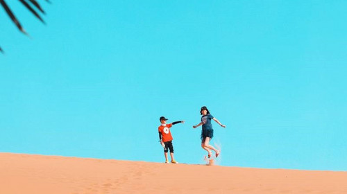 【野奢宁夏·亲子研学营6日】银川+沙漠星星酒店+黄河宿集/七号星空帐篷营地+宁夏博物馆大咖演讲+西部影视城微电影拍摄体验+贺兰山岩画雕刻+西夏王陵+活字印刷术体验+非遗沙石画+春夏牧场+沙漠日出+星空课堂+实景马术演出+野奢亲子6日游