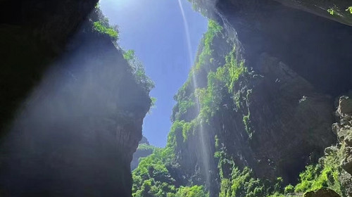 【地道陕南·镇巴天坑3日】 西安+雷家寨洞穴遗址-苗族文化陈列馆-青水苗寨+天悬天坑-黎溪坪古村-凌冰洞+巴山玉溶洞+退改无忧+28人小队