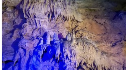 【地道陕南·镇巴天坑3日】 西安+雷家寨洞穴遗址-苗族文化陈列馆-青水苗寨+天悬天坑-黎溪坪古村-凌冰洞+巴山玉溶洞+退改无忧+28人小队