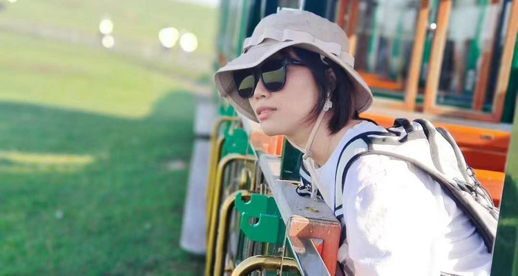 【辉腾锡勒·火山草原2日】8人小团丨乌兰察布+乌兰哈达火山草原+辉腾锡勒黄花沟+住草原蒙古包+赠送宇航服拍照+民族表演+篝火晚会