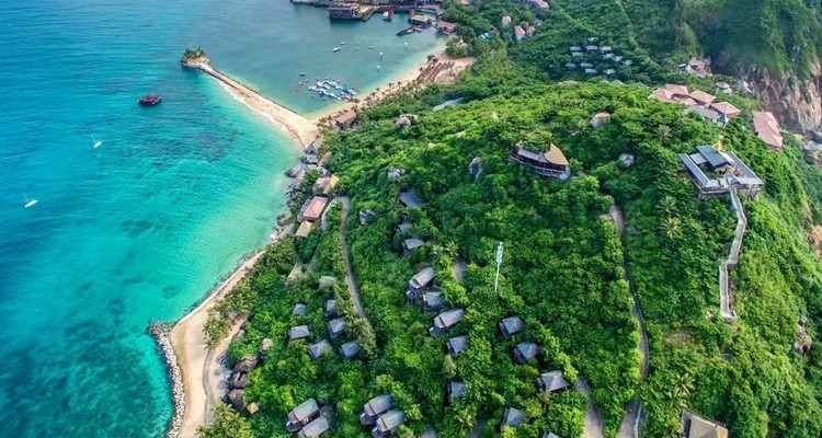 【遇见万宁 · 小众轻奢5日】火山岩海蚀洞+神州半岛灯塔+桥海牧场+石梅湾+日月湾教堂+日月湾滨海公路+罗布斯塔灵韵+分界洲岛网红餐厅+轻奢5日+私家一单一团