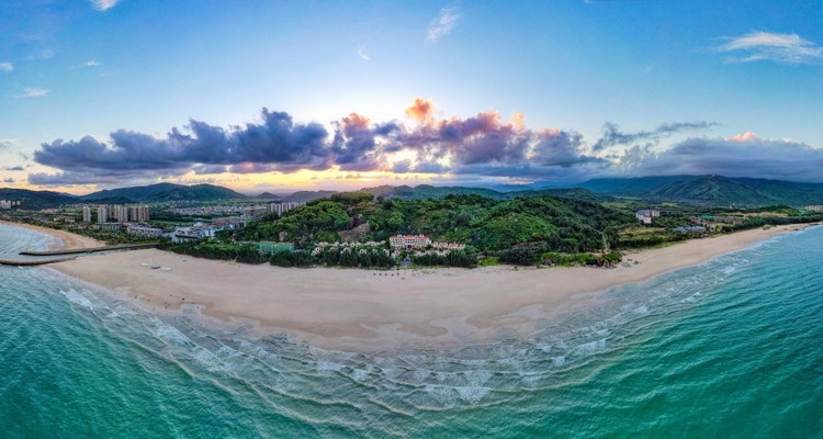 【遇见万宁 · 小众轻奢5日】火山岩海蚀洞+神州半岛灯塔+桥海牧场+石梅湾+日月湾教堂+日月湾滨海公路+罗布斯塔灵韵+分界洲岛网红餐厅+轻奢5日+私家一单一团