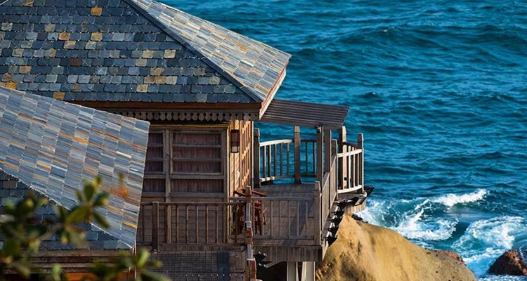 【遇见万宁 · 小众轻奢5日】火山岩海蚀洞+神州半岛灯塔+桥海牧场+石梅湾+日月湾教堂+日月湾滨海公路+罗布斯塔灵韵+分界洲岛网红餐厅+轻奢5日+私家一单一团