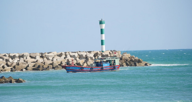【遇见万宁 · 小众轻奢5日】火山岩海蚀洞+神州半岛灯塔+桥海牧场+石梅湾+日月湾教堂+日月湾滨海公路+罗布斯塔灵韵+分界洲岛网红餐厅+轻奢5日+私家一单一团